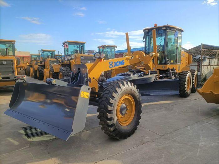 Автогрейдер XCMG GR215А фото 1