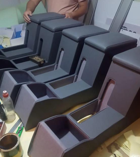 Автомобильный подлокотник для Toyota Ipsum черный ОПТ фото 3