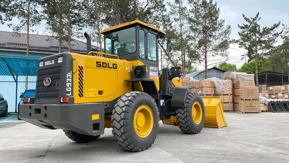 Фронтальный погрузчик LG933L фото 9