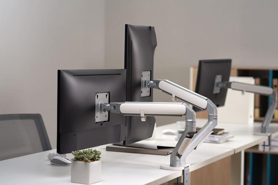 Кронштейн для мониторов Ultramounts UM735SIL серый/серебристый 17"-27" макс.7кг крепление к столешнице поворот и наклон фото 8