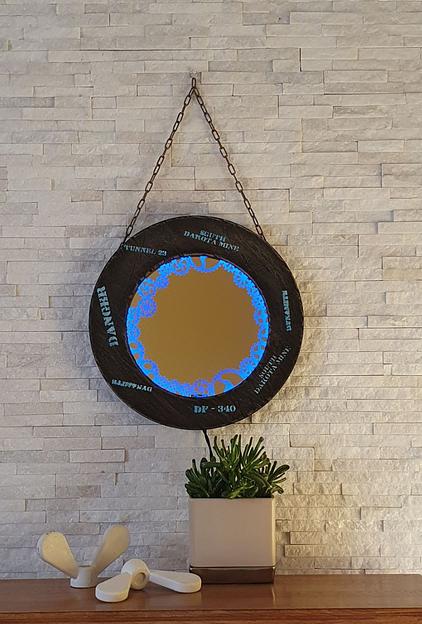 Декоративное лофт зеркало с подсветкой фото 1