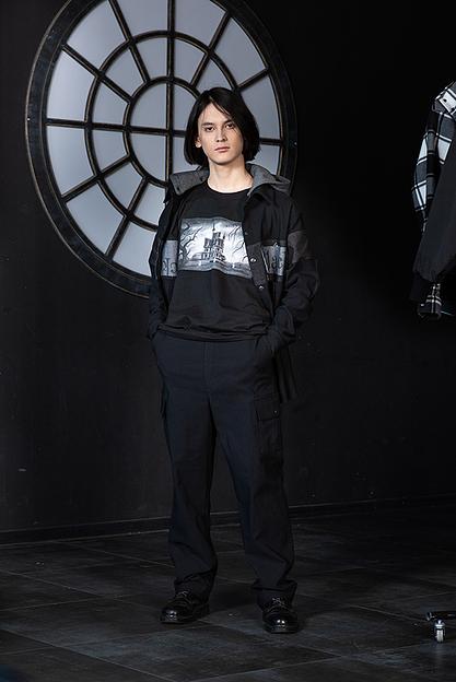 Чёрные джинсы карго с накладными карманами для мальчика ОПТ фото 4