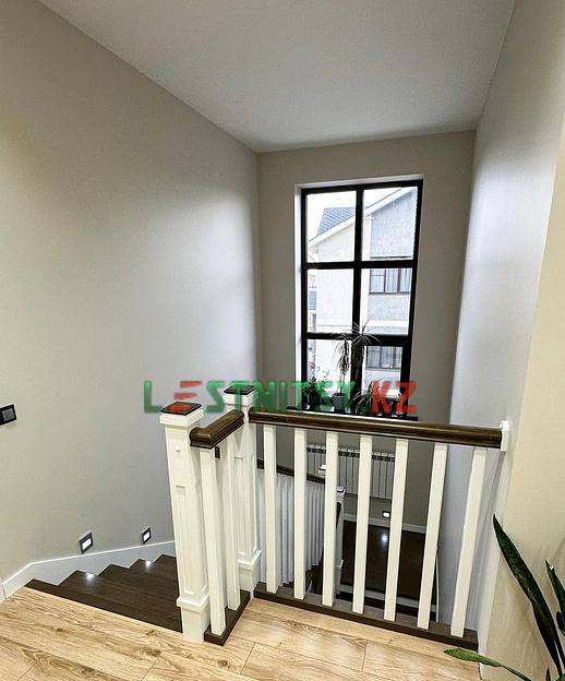 Лестница П-образная на каркасе из монолитного бетона под заказ фото 5