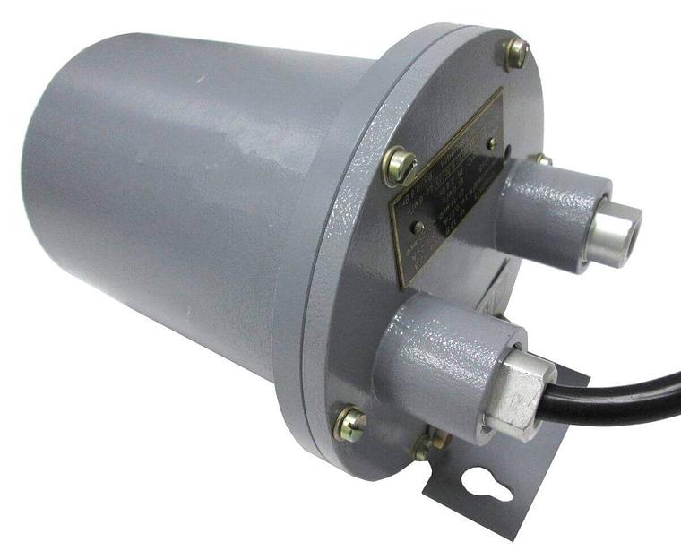 ДГК-1-1Д датчик контроля герметичности камер пуска-приёма очистных устройств в составе: 1 блок питания и реле 24 В, 1 акустический датчик, 1 соединительная коробка фото 8