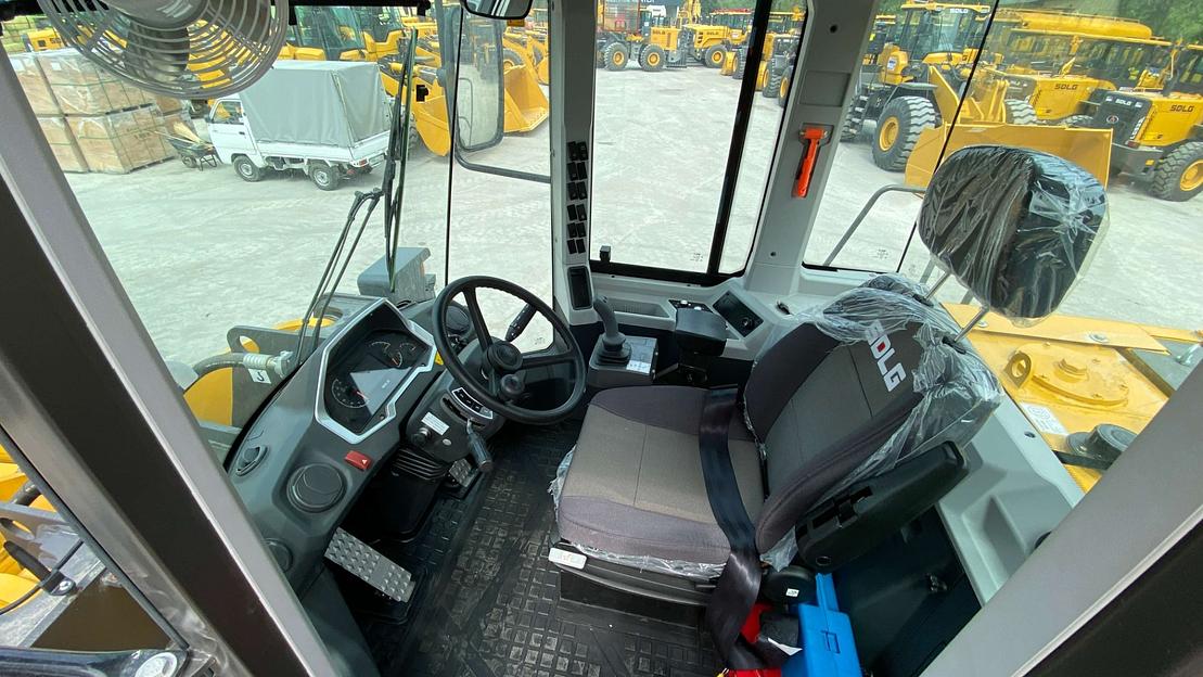 Фронтальный погрузчик L956H фото 5