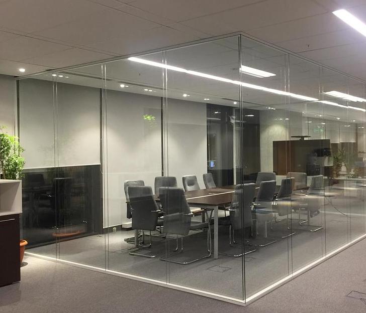 Перегородки цельностеклянные с установкой фото 1