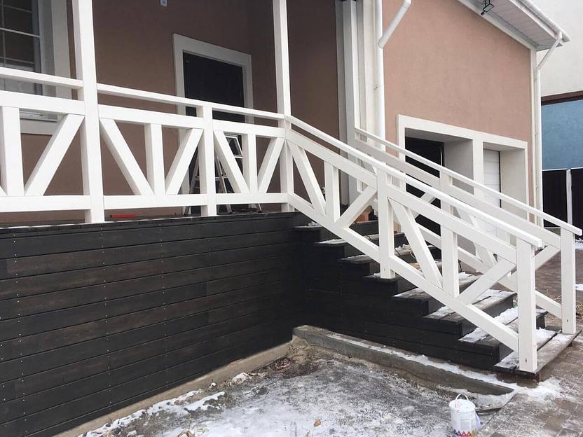 Изготовление и монтаж деревянных перил фото 5