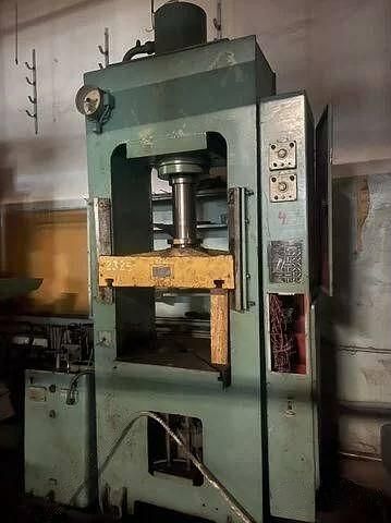 Пресс гидравлический ДГ 2430 фото 1