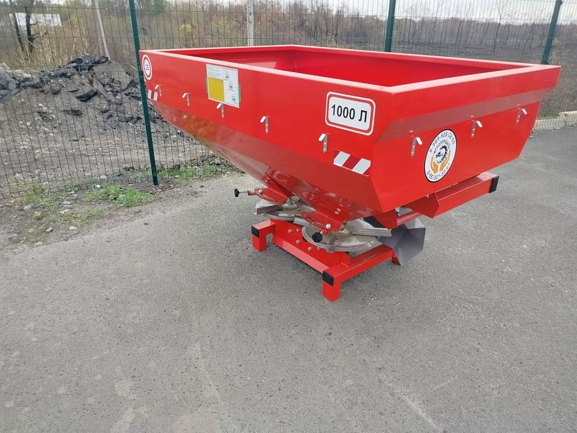 Разбрасыватель минеральных удобрений (РУМ) 600-1200л. фото 2