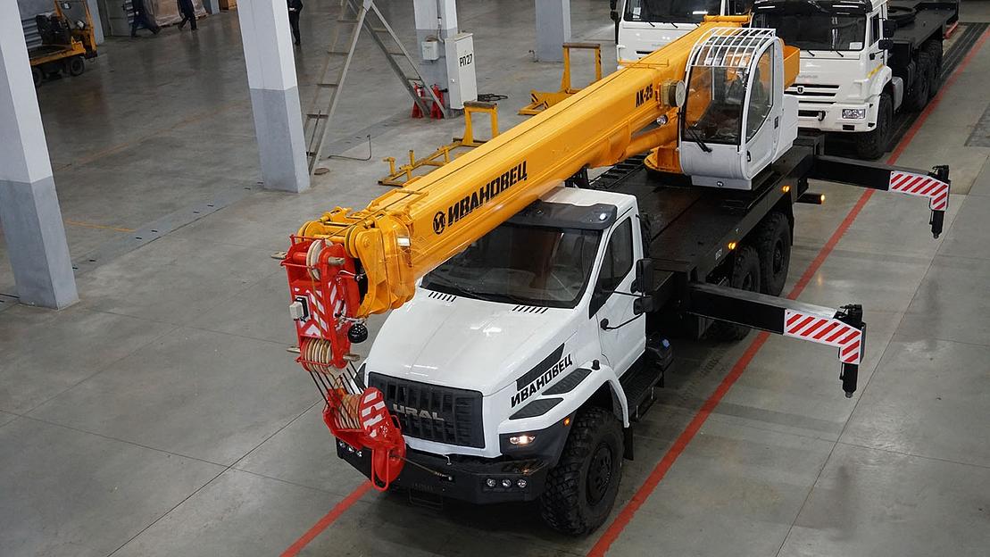 Автомобильный кран Ивановец КС-45717-2Р г/п 25 т фото 3