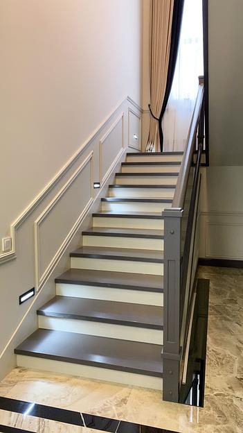 Лестница П-образная с ограждением из графитового стекла под заказ фото 1