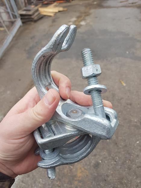 Хомут поворотный для хомутовых строительных лесов фото 1
