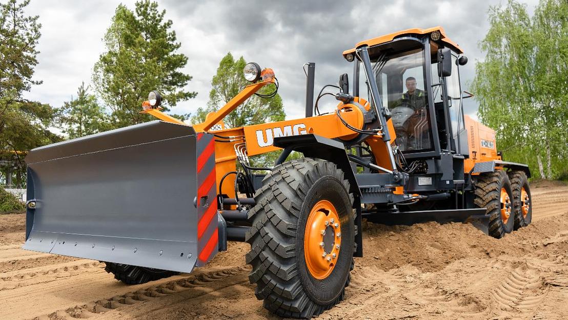 Автогрейдер UMG ГС-14.02 фото 1