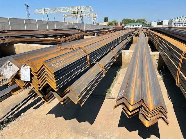 Уголок стальной равнополочный фото 4