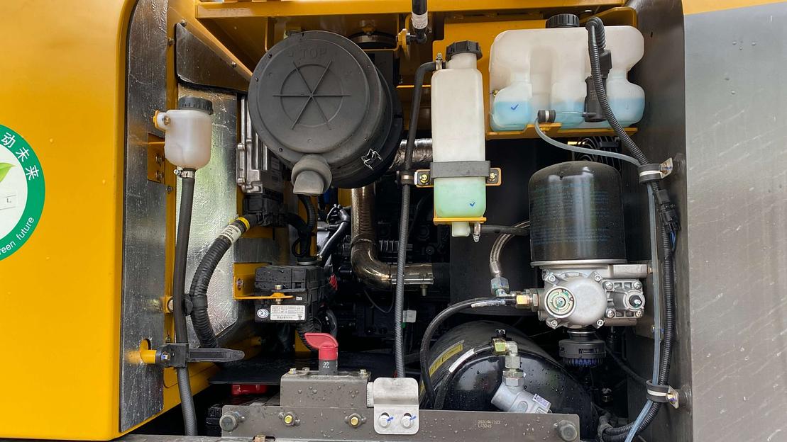 Колесный экскаватор SDLG LG75F фото 5