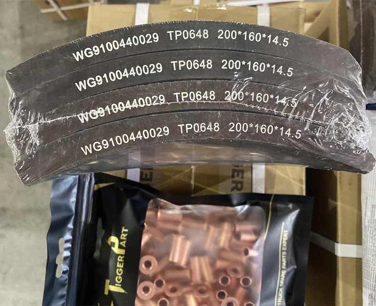 Накладка тормозная передняя длинная ширина 160 HOWO WG9100440029 TiggerPart фото 2