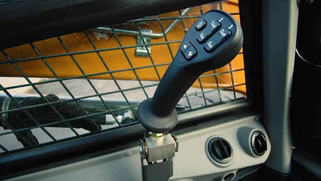 Мини-погрузчик колёсный CASE SV250B фото 5