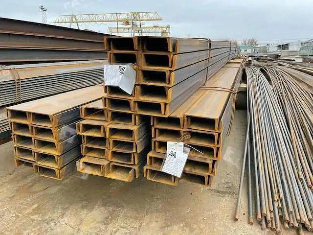 Швеллер стальной горячекатаный фото 1