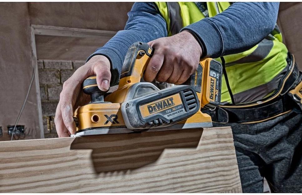 Рубанок DeWalt DCP580N-XJ 82мм 15000об/мин фото 4