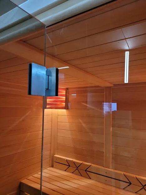Финская сауна со стеклянным фасадом «Премиум» фото 4