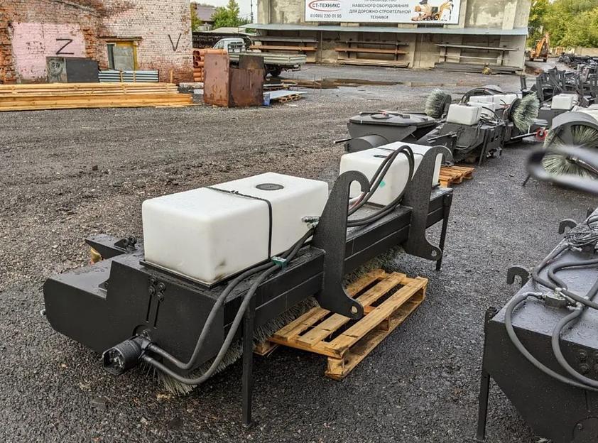 Щетка с бункером на экскаватор погрузчик JCB фото 3