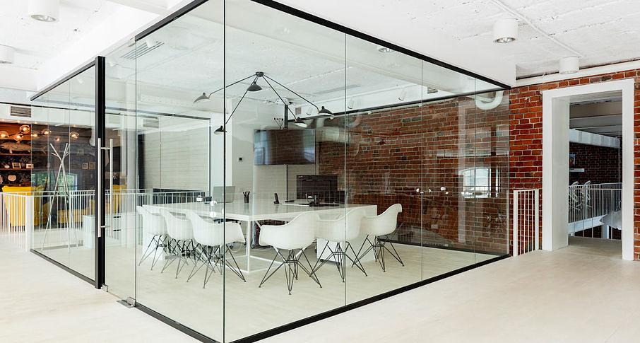 Цельностеклянная перегородка NAYADA-Crystal под заказ фото 2