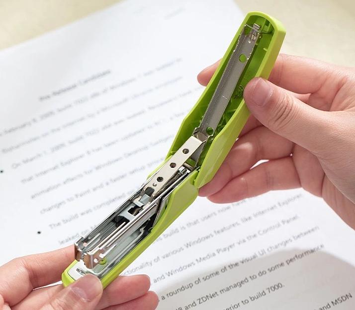 Степлер Deli E0238Sgreen N10 (15листов) встроенный антистеплер зеленый 50скоб закрытый коробка фото 2