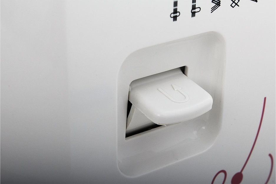 Швейная машина Janome Sew Cat 57 белый/рисунок фото 3