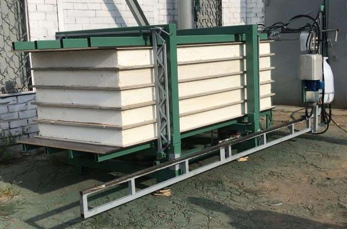 Мини пресс-линия КПЛ-1.2/1.5 для производства СИП-панелей фото 1