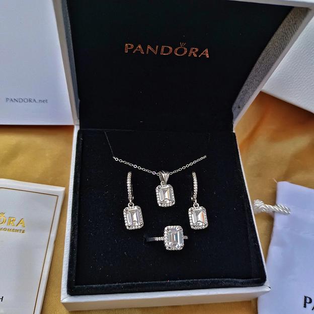 Комплект Pandora из серебра 925 пробы с муассанитом, цепочка с кулоном и серьги фото 1