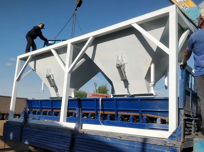 Автоматический дозатор для розлива жидких материалов в емкости фото 1