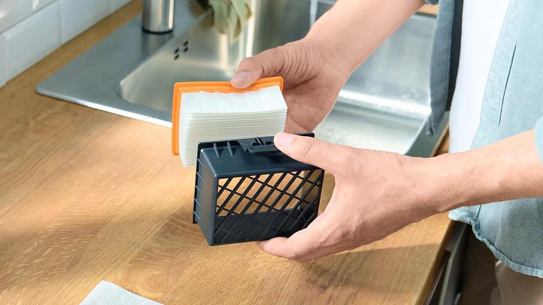 Пылесос Bosch BGL38GOLD черный/золотистый фото 6