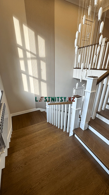 Лестница на металлическом каркасе трехмаршевая под заказ фото 10