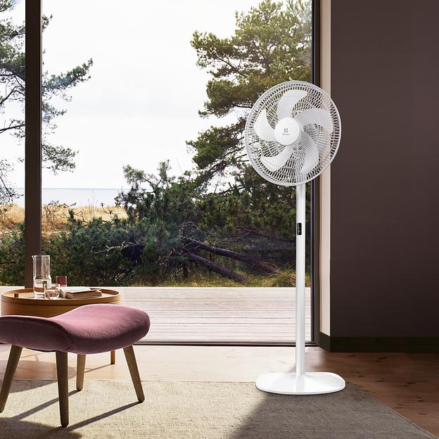 Вентилятор напольный Electrolux EFF-1002i фото 7