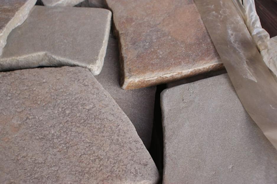 Песчаник галтованный Ручейник Хаки /м2 (40 мм) фото 1