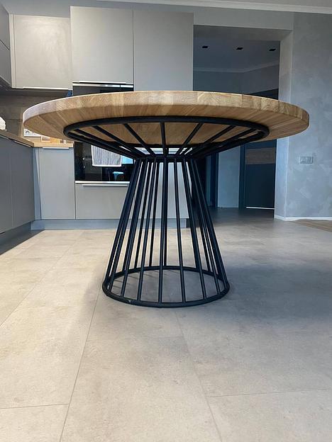 Круглая cтолешница  из цельноламельного дубового щита на металлическом подстолье фото 2