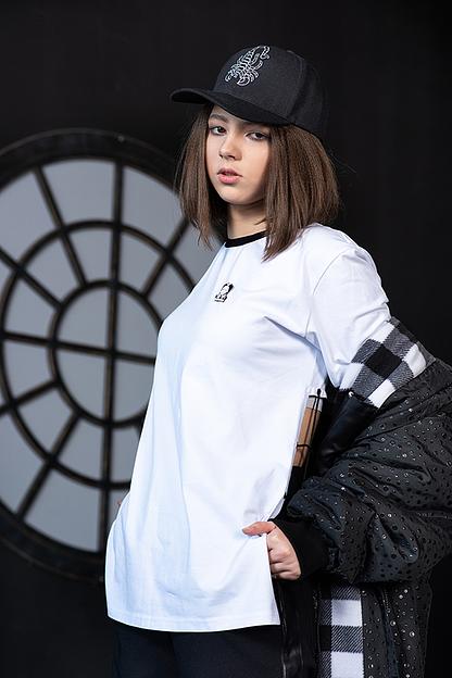 Белая футболка с сеткой в виде паутины на спине на девочку ОПТ фото 1