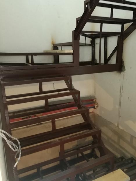 Изготовление П-образных металлических лестниц на заказ фото 2