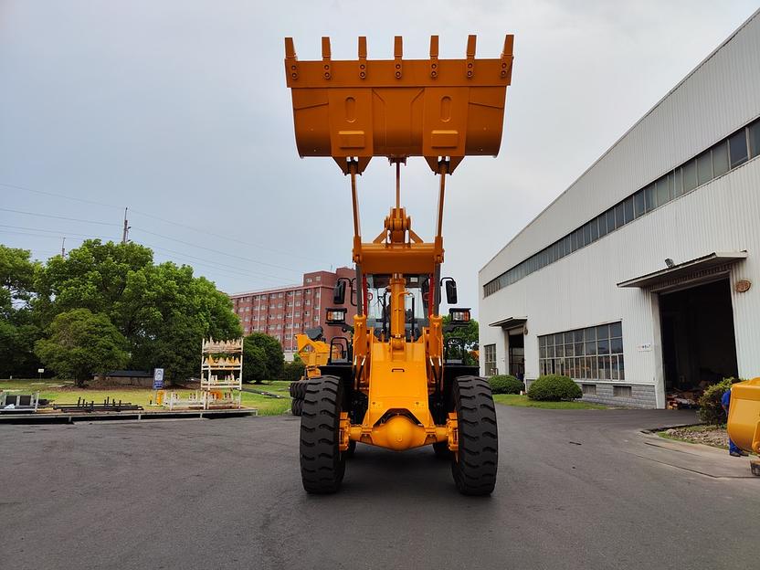 Фронтальный погрузчик «Lonking CDM853N» фото 4