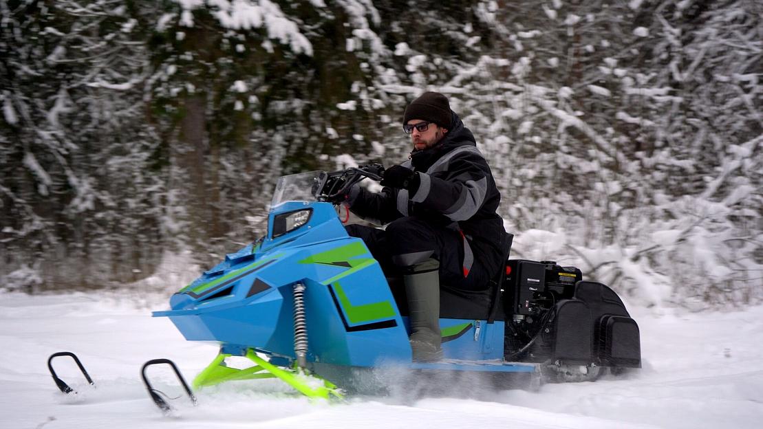 Снегоход Next 380 мощностью: 9 л.с., габариты: 2180*1100*1050 мм., Подвеска: катковая. фото 4