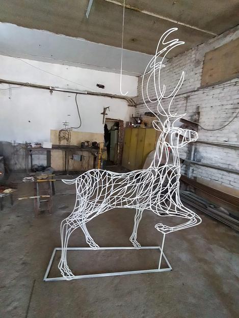 Светодиодный олень из проволоки фото 5