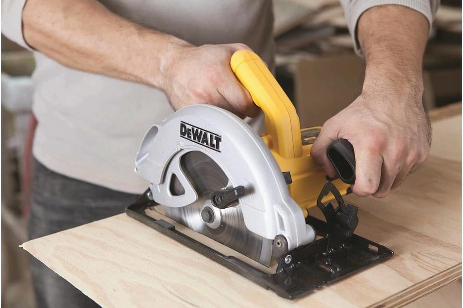 Циркулярная пила (дисковая) DeWalt DWE560K 1350Вт (ручная) (6687415) фото 6