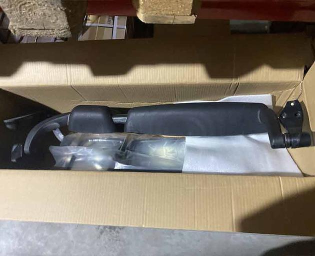 Зеркало правое (стойка в сборе) HOWO WG1642770003 фото 1