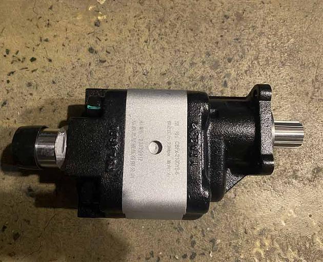 Насос подъёма кузова Shaanxi (8 шлицов, выход сзади) CBFX-8-2100Y8-6 фото 1