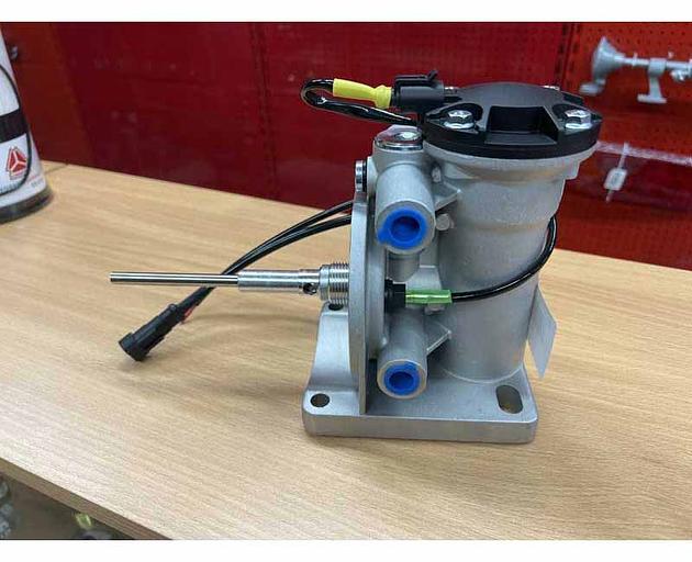 Кронштейн топливных фильтров под 16-й диаметр штуцера электрический PL420-Z фото 1