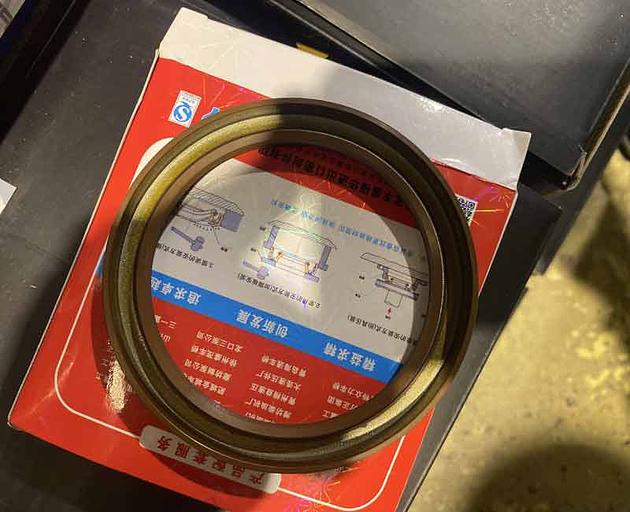 Сальник передней ступицы МВ 75х95х10/9,5 9976347 фото 1