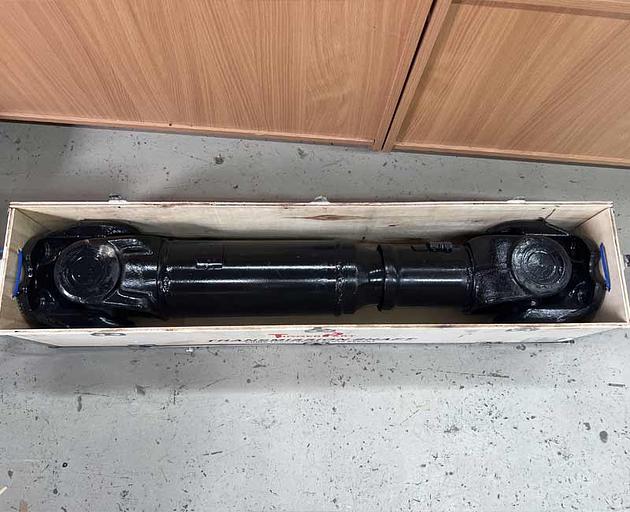 Cardan shaft SHAANXI F2000 6x6 from transfer case to middle. bridge L980 f.180 4 holes DZ9114312098 TiggerPart фото 1