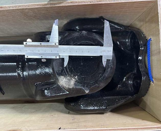 Cardan shaft SHAANXI F2000 6x6 from transfer case to middle. bridge L980 f.180 4 holes DZ9114312098 TiggerPart фото 2