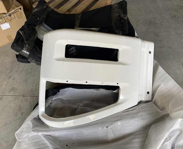 Bumper FAW J6 right side white 2803040-70U фото 1