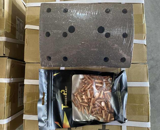 Накладка тормозная задняя верхняя FAW J6 3502406-A6E TiggerPart фото 1